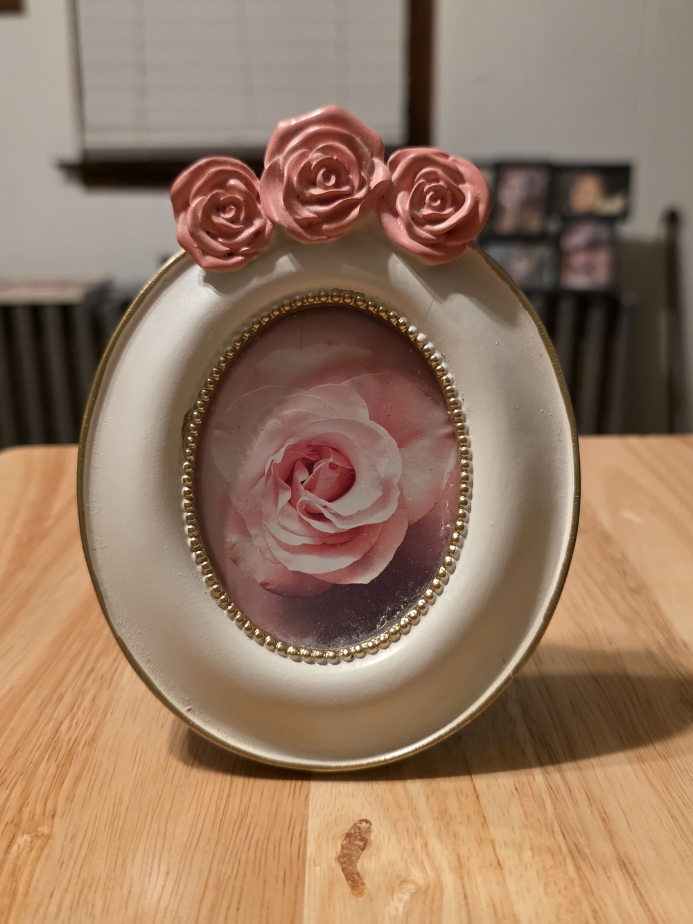 Decorative Oval Photo Frame with Pink Rose Accents - White and Pink
